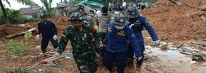 Suben a 30 los muertos por deslizamiento de tierra en Indonesia
