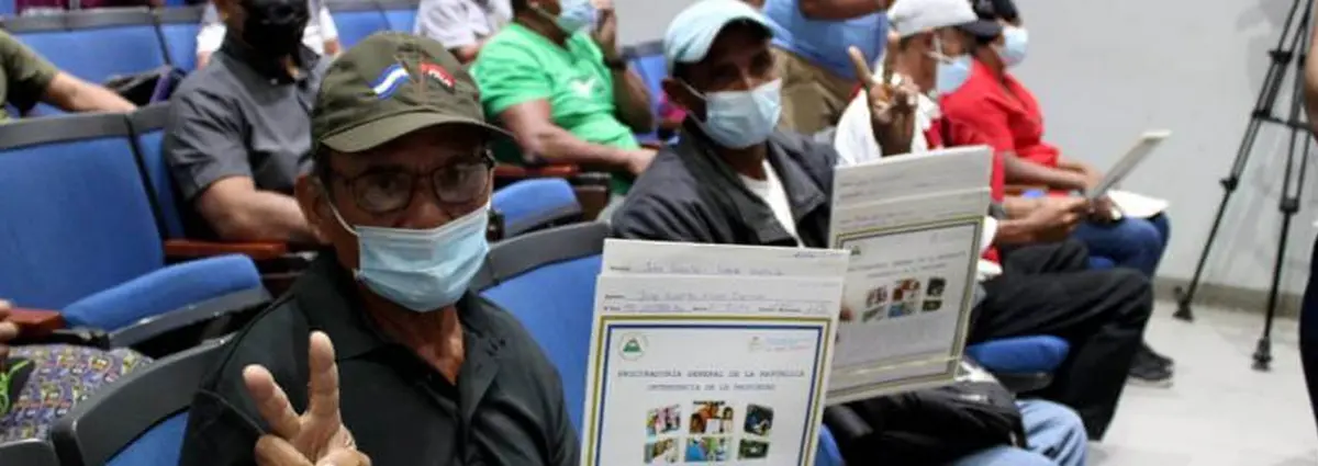 Gobierno de Nicaragua entrega 100 títulos de propiedad a retirados del Ejercito