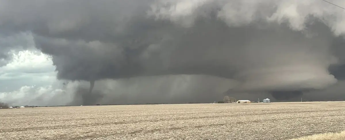 Captan dos tornados simultáneos en EE.UU.