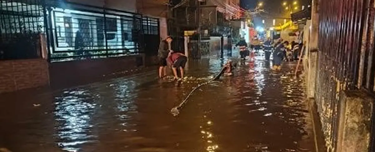 Ecuador: 50 personas son rescatadas tras fuertes lluvias en la capital