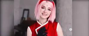 Modelo rusa recrea impresionante cosplay de Sakura
