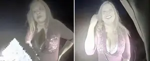 Mujer con migrantes en su coche coquetea con un policía para evitar su arresto