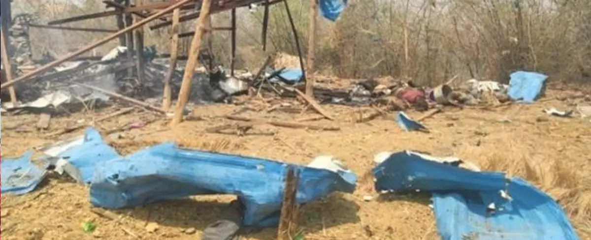 Bombardeo de junta militar de Myanmar deja al menos 50 muertos