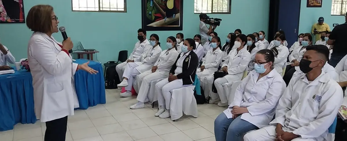 Médicos y enfermeras inician un año de servicio social en unidades del Silais - Managua