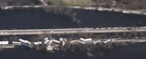 Tren de carga se descarrila en Wisconsin, EE.UU.