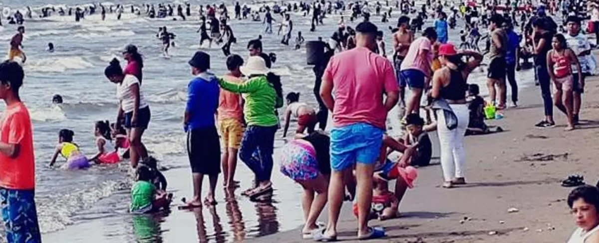 Gran afluencia de veraneantes en la Playa de San Jorge en paz y tranquilidad