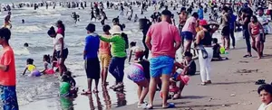 Gran afluencia de veraneantes en la Playa de San Jorge en paz y tranquilidad