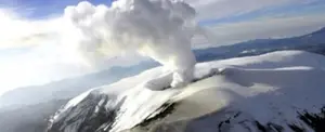 Volcán Nevado del Ruiz continúa en nivel de actividad naranja en Colombia
