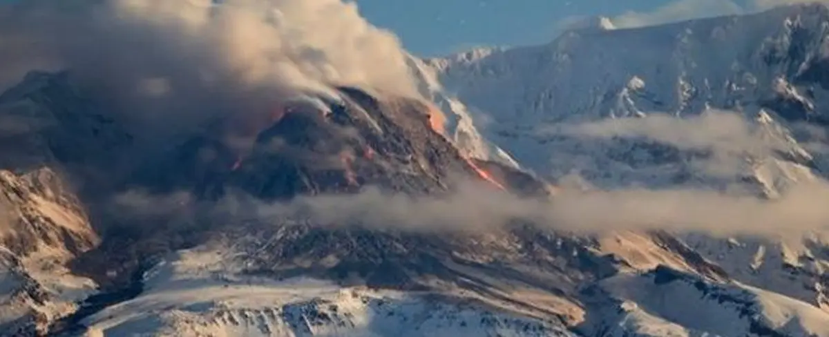 Volcán Shiveluch hace erupción en Kamchatka, Rusia
