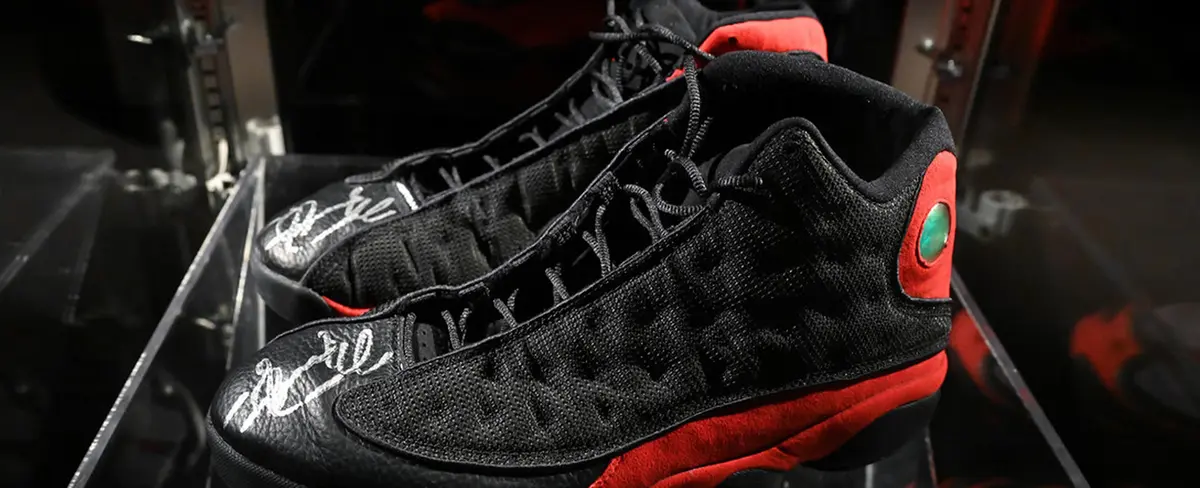 Venden zapatillas de Michael Jordan en más de 2 millones de dólares