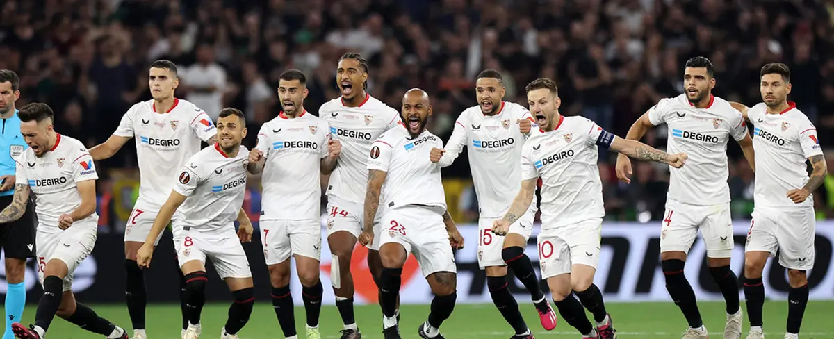 Sevilla derrota a la Roma y levanta su séptima copa de la Europa League