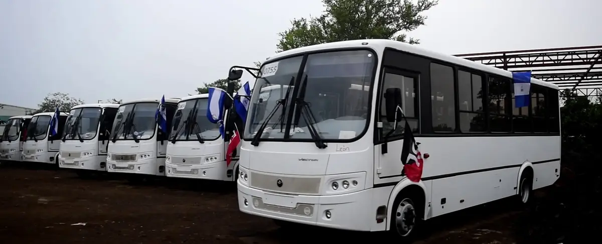 Transportistas de León reciben 48 nuevas unidades de buses rusos
