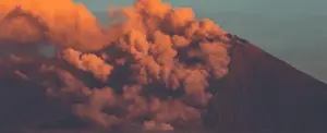 Registran caída de ceniza por volcán Sangay en Ecuador
