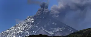 Ecuador: volcán Cotopaxi emite nube de ceniza de 2.200 metros en Ecuador