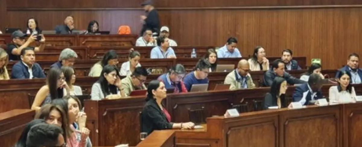 Debaten juicio político contra presidente de Ecuador