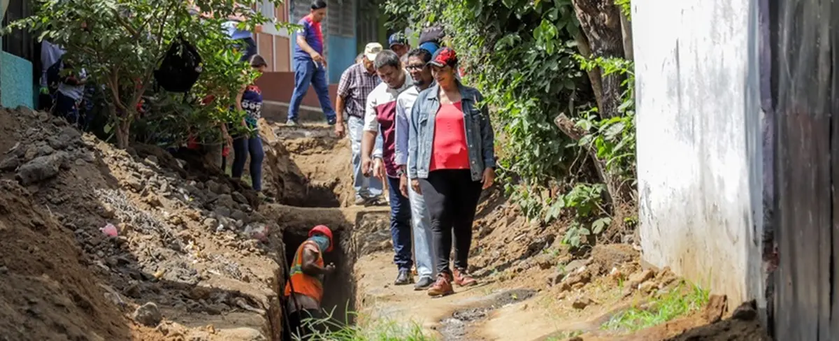 Avanza obra de drenaje sanitario en el barrio Marvin Marín