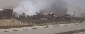 Reportan al menos seis muertos tras choque masivo en EE.UU.