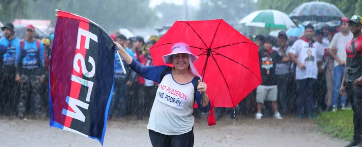 Bajo lluvia: centenares de sandinistas conmemoran gesta heroica de la colina 110