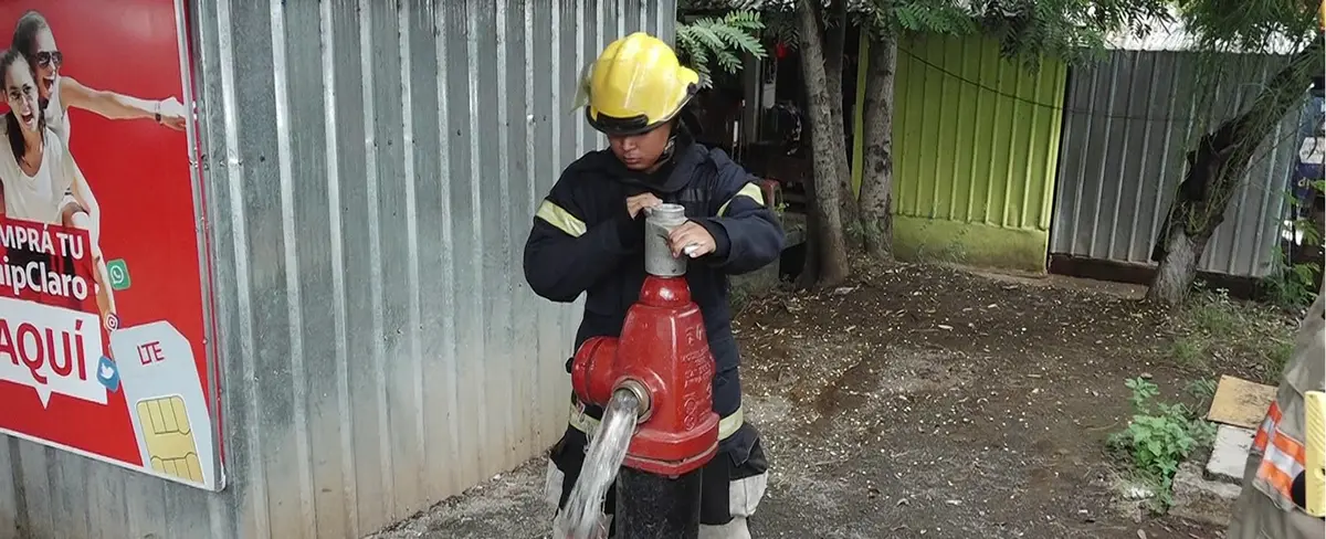 Bomberos Unidos supervisan hidrantes en el mercado Roberto Huembés