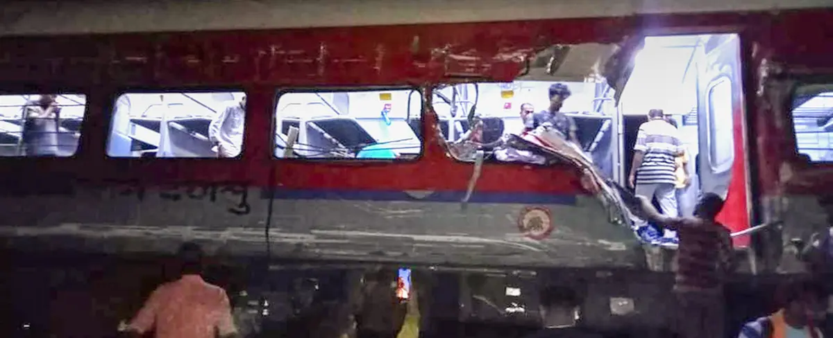 Mueren más de 230 personas tras accidente de trenes en la India