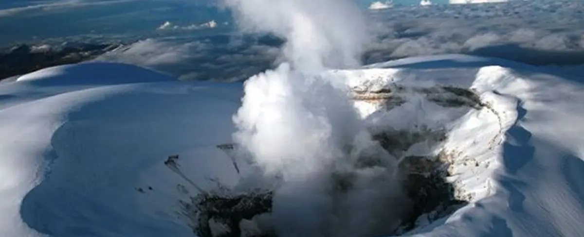Autoridades mantienen alerta del volcán Nevado del Ruiz