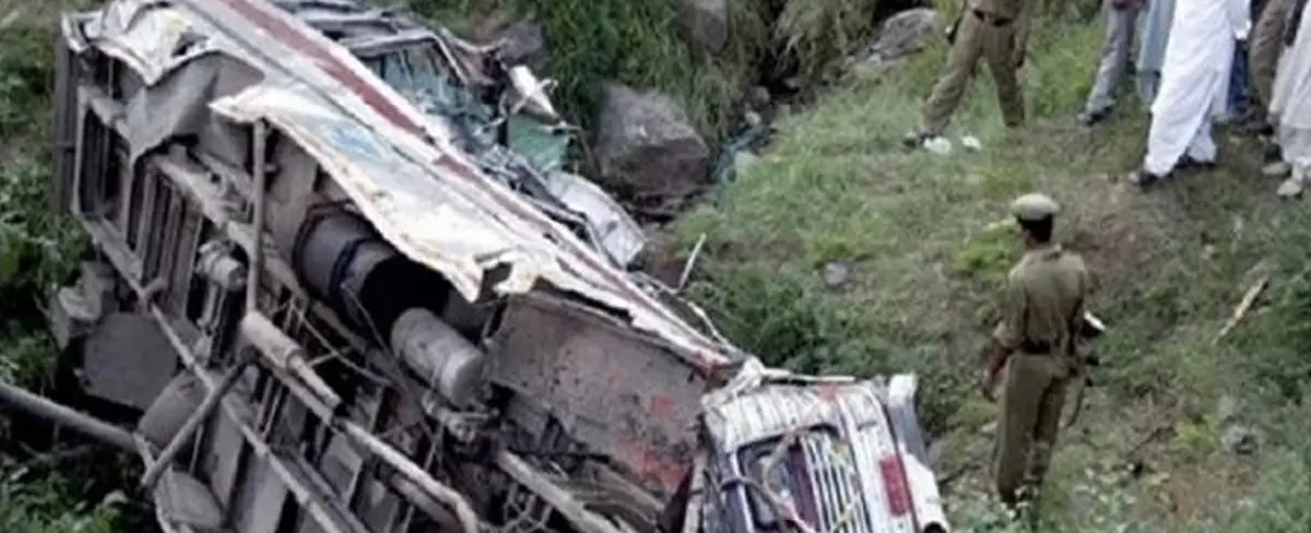 Choque de dos autobuses deja 12 muertos en Odisha, India