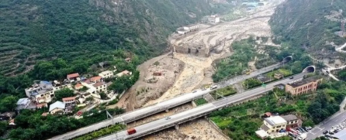 Deslizamientos de tierra dejan tres muertos en China