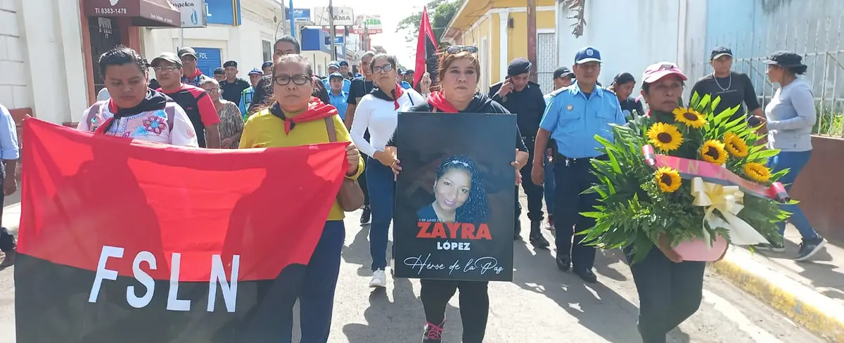 Carazo rinde homenaje a la teniente Zaira Julissa López
