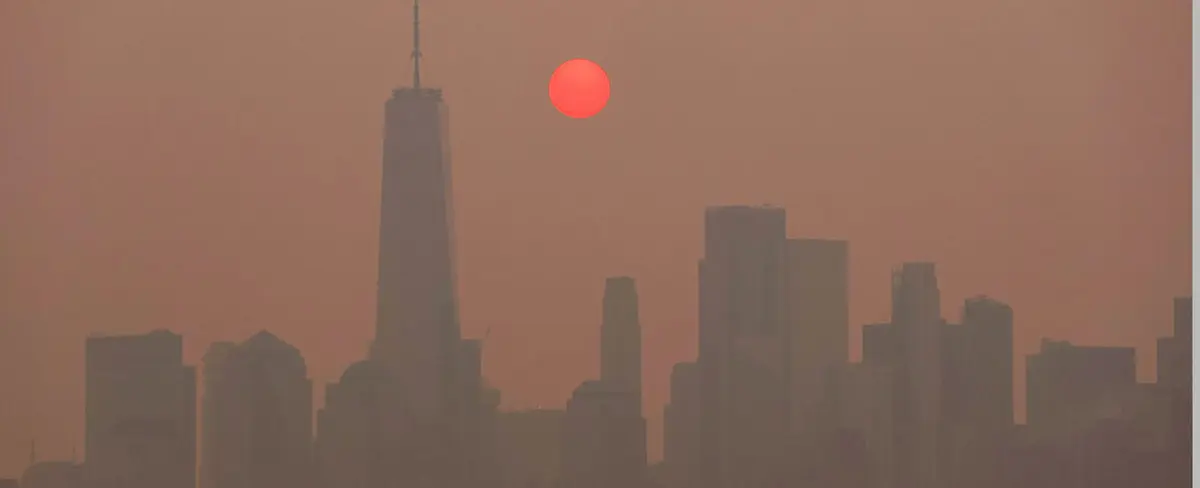 Humo de los incendios de Canadá oscurecen Nueva York