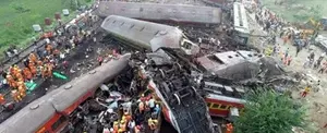 Reanuda India servicio de trenes en vía afectada por accidente