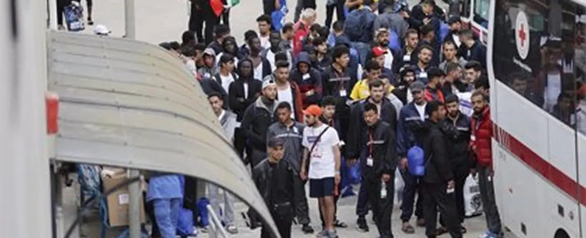 Arriban más de 1.100 migrantes a la isla de Lampedusa, Italia