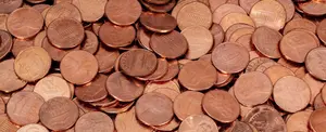 Descubre 1 millón de monedas de cobre en su sótano