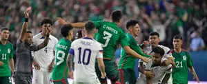 Acaban partido de fútbol México- EE.UU. por gritos homofóbicos