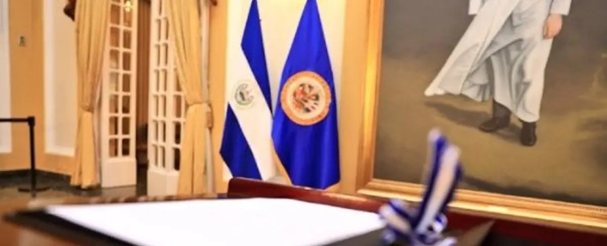 Presidente salvadoreño confirma irá reelección pese a críticas