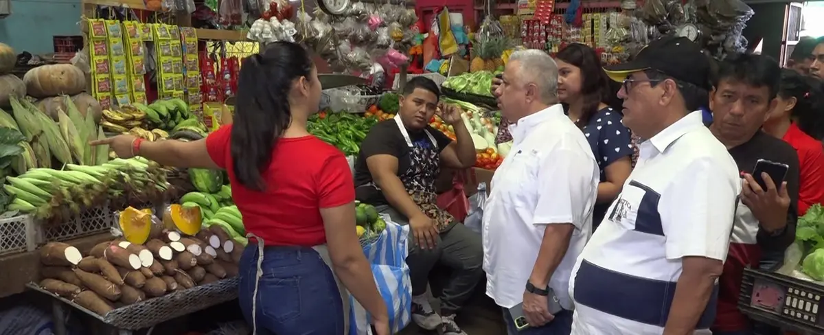 Comerciantes con grandes ofertas en el mercado Roger Deshon
