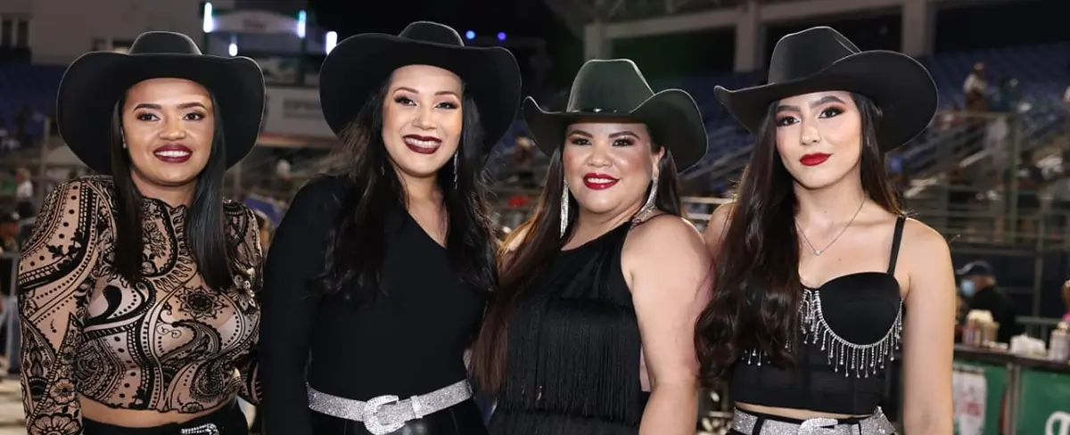 GALERÍA: nicaragüenses disfrutan del concierto de Grupo Firme