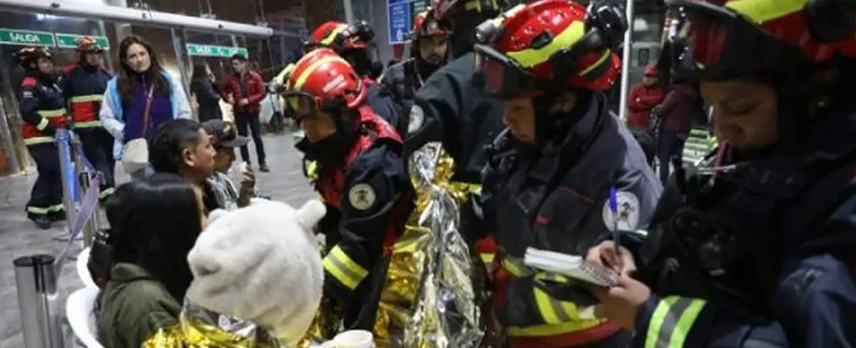 Rescatan con éxito a 27 personas que estaban atrapadas en un teleférico