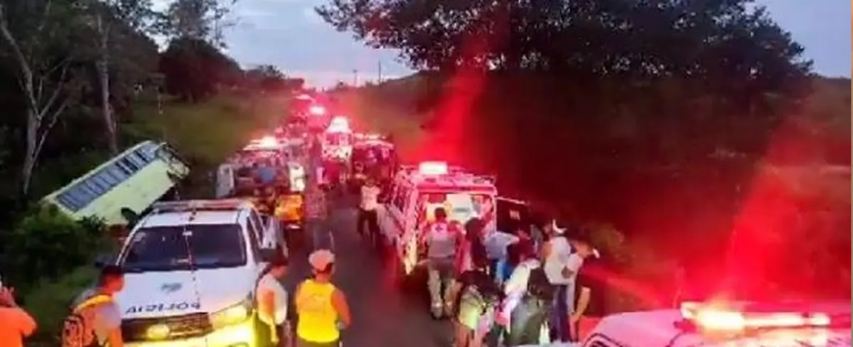Accidente vial deja unos 20 migrantes heridos en Costa Rica