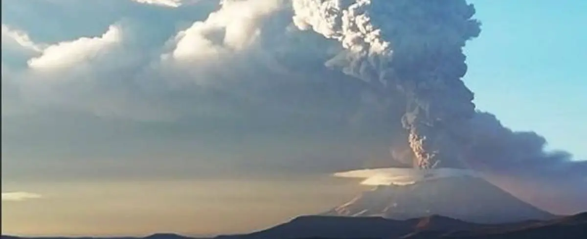 Registran fuerte explosión en volcán Ubinas en Perú