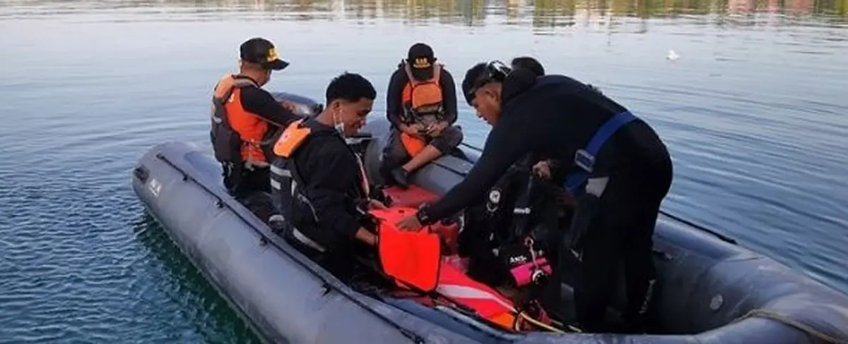 Naufragio de barco de pasajeros deja 15 muertos en Indonesia