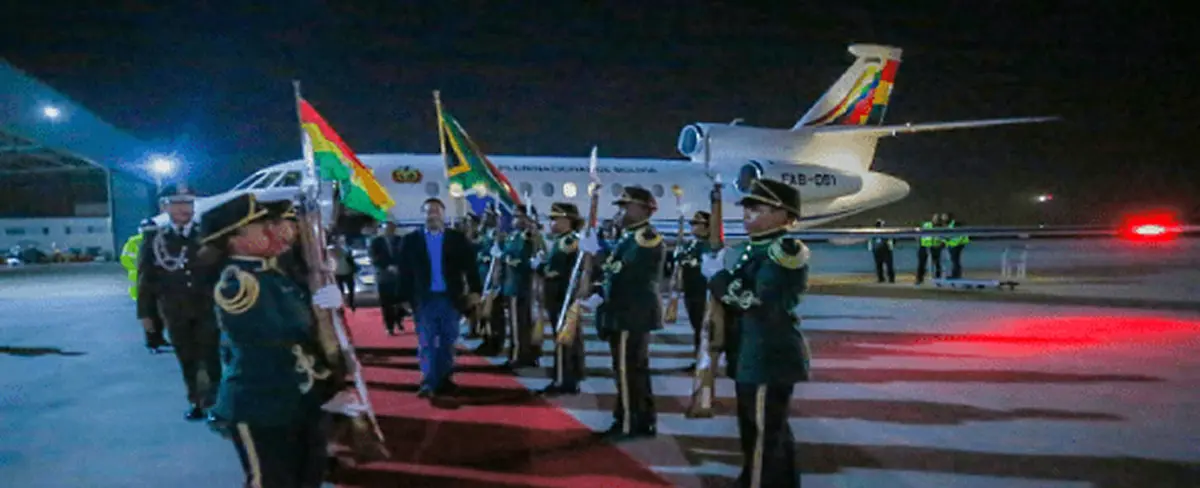 Presidente boliviano llega a Sudáfrica para Cumbre de los Brics