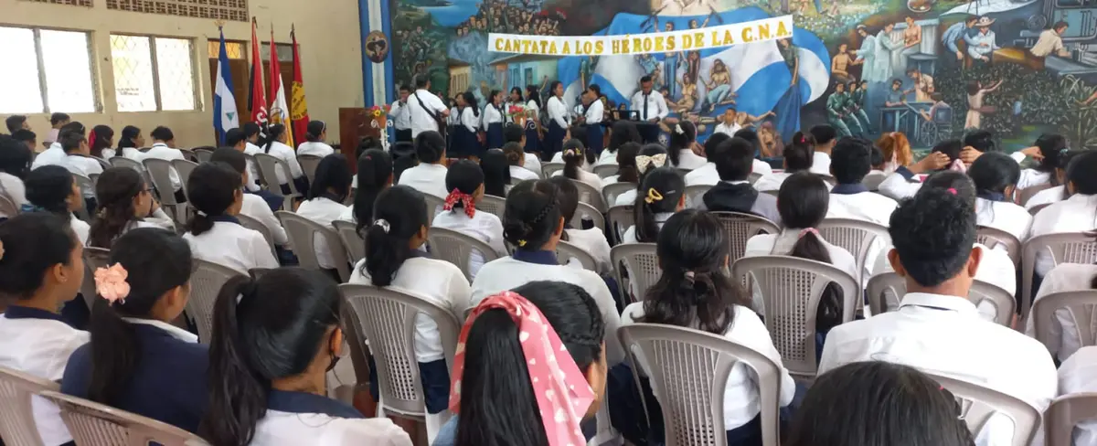 Alumnos normalistas de Carazo realizan cantata en honor a los héroes de la CNA