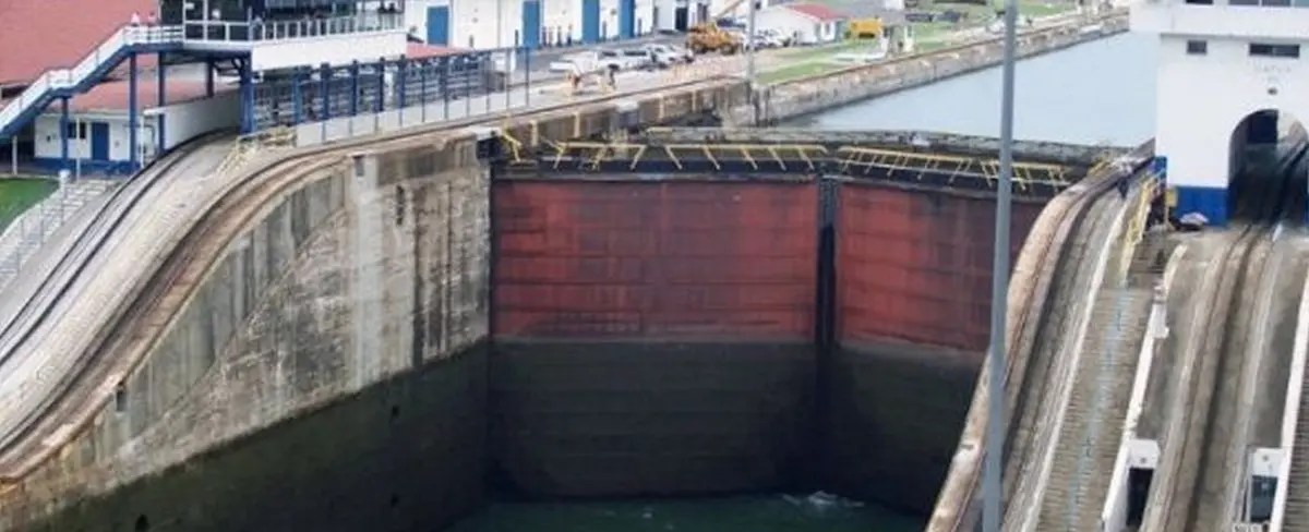 Canal de Panamá extiende a un año restricciones ante sequía