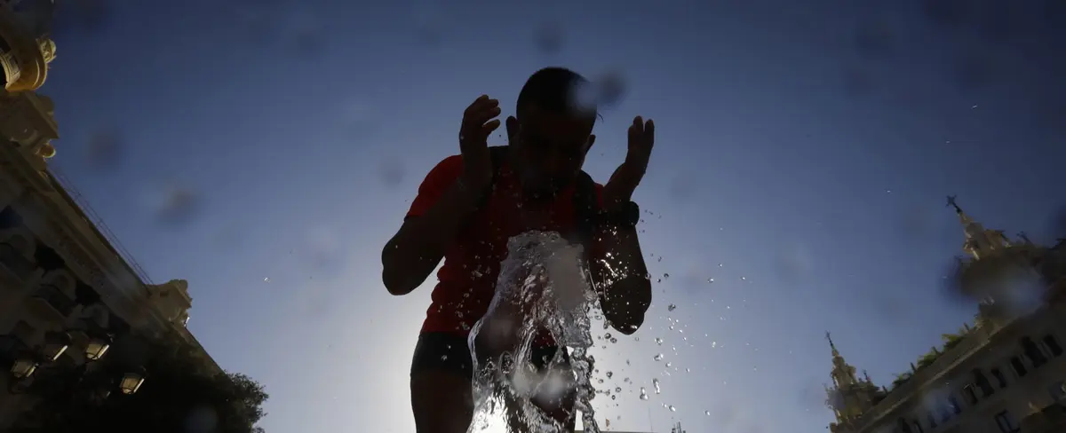 Instan a ciudadanos franceses a quedarse en casa, tras nueva ola de calor
