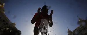 Instan a ciudadanos franceses a quedarse en casa, tras nueva ola de calor