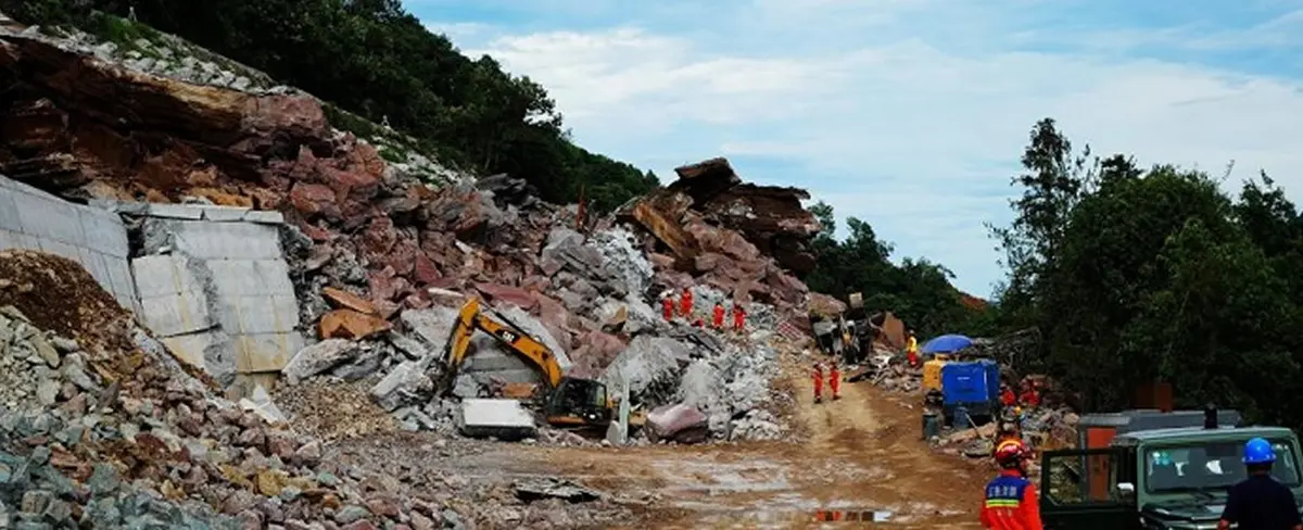 Desprendimiento de rocas provoca siete fallecidos en China