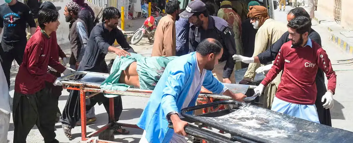 Atentado suicida deja 52 fallecidos en Pakistán