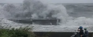 China decreta alerta amarilla ante llegada del tifón Haikui