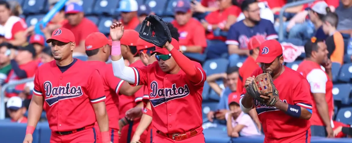 Dantos pegan primero en la Serie Final del Pomares 2023