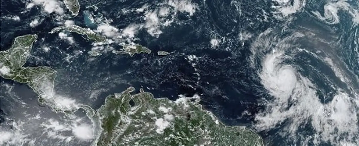 Potente huracán Lee de categoría 5 avanza hacia el atlántico occidental